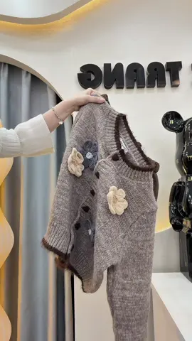 #trending #thoitrangnu #xuhuongtiktok #moingaymotoutfit #xuhuong 