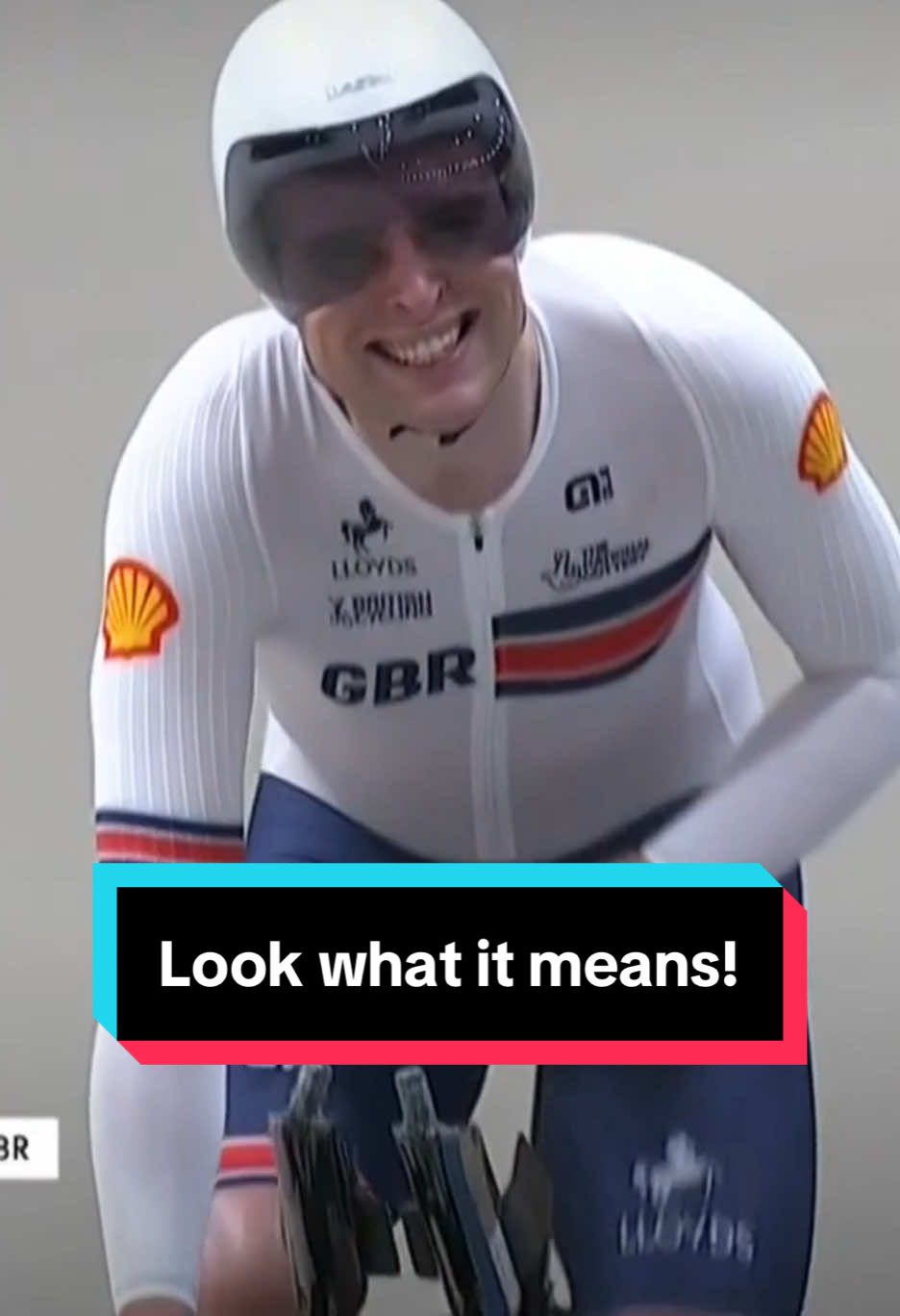 He’s done it! 🌈🇬🇧 Josh Charlton takes the men’s individual pursuit world title in Chile! 👏