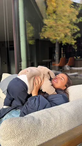 Eerste familievakantie 🥹❤️ dat zijn de geluksmomentjes. En waar ik nog meer een glow van krijg is van de Skin Glow Liquid Refiner en het Skin Glow Serum van @NIVEA *ad