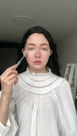 I suddenly really love  black hair 🖤🖤