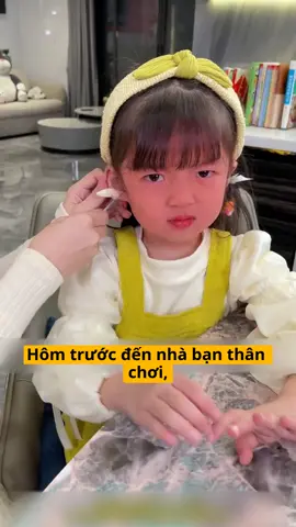 Dụng cụ chọn tai dính này rất dễ sử dụng và tôi không còn sợ nhét những thứ bẩn vào ống tai nữa!