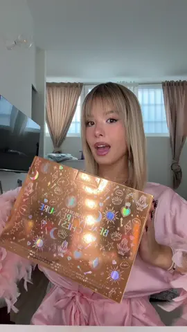 apriamo il calendario dell’avvento di @Charlotte Tilbury ✨✨🩷 giftedby 