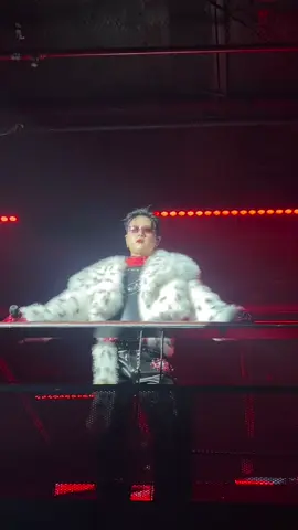 Tránh đường cho zai đẹp đi qua 😎🔥  #thanhduy #phamtranthanhduy #1900 #1900lethéâtre #realqueen 