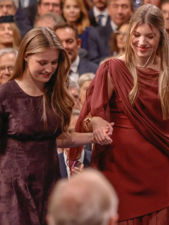 #infantasofia #princessleonor #kingfelipevi #queenletizia #princesadeasturias 