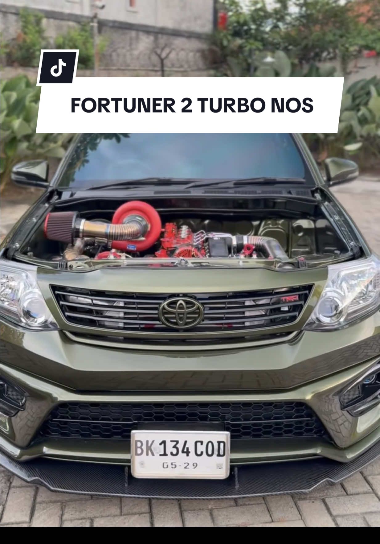 Kabarnya semua modfikasi yang nempel di Fortuner ini totalnya mendekati 1 Miliar Rupiah. Wow! 🤯  🚗 @leocarspeed