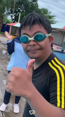 berenang isinya haha hehe haha hehe doang 😆 tapi gapapa kalian semua kwerennnn dan selalu menang dimata pak ahdi 🙌🏻😂 semoga harimu senin terus, jangan hari yg lain 🙃 . . . #dissability  #educationforall  #downsyndrome  #guruvirall  #semogaharimuseninterus🌻 