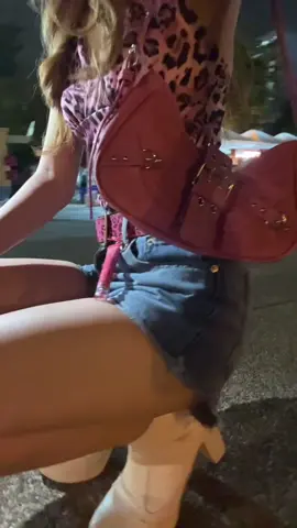 Pink girl in deadline 👧🏼🩷 #OOTD #blackpink #blink #deadlineworldtour #deadline_in_bangkok 