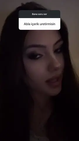 arkadaşlar yorumlarda da görüyorum. Ben burayı eğlence amaçlı kullanıyorum. Sürekli aynı makyajı yaptığımı söylüyorsunuz değiştir diyorsunuz ama bu benim günlük makyajım. Siz begenmeden önce de ben bunu yapıyodum zaten.videoları da canım sıkıldıkça atıyorum . Eger burayı iş olarak görürsem zaten içerik üretmeye başlarım 💕💕💕