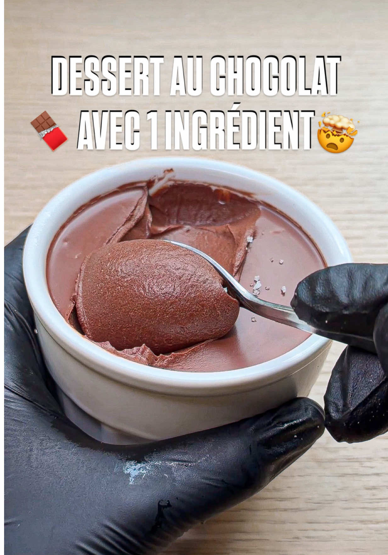 🍫DESSERT AU CHOCOLAT AVEC 1 INGRÉDIENT ! 🤯 . . Enregistre la publication si tu comptes reproduire cette recette 🫶🏼 . . Identifie un ami qui devra te faire cette recette et dis moi en commentaire ce que tu en penses 👨‍🍳 . . Un petit like, commente et partage pour la force ❤️ . . 🇫🇷Les ingrédients pour cette recette 🍽 (2 personnes ):  - 🍫1 tablette 200g chocolat  - 💦400ml eau bouillante  🇬🇧The ingredients for this recipe 🍽 : - 🍫1 200g chocolate bar - 💦400ml boiling water #recettefacile  #recette  #halal #tiktokfood  #chocolat 