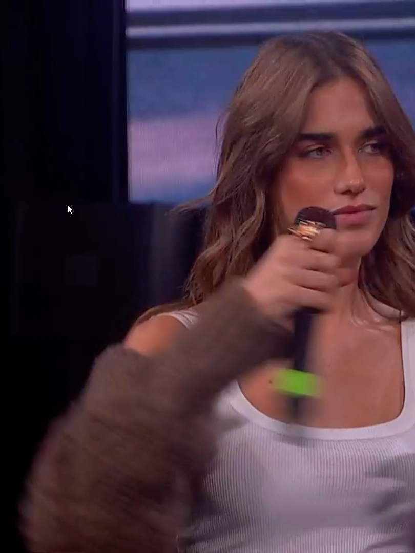 clara uragani versione piano e voce..porta piu canzoni fatte cosi clara perchè hai una bellissima voce   #clara soccini@soccins