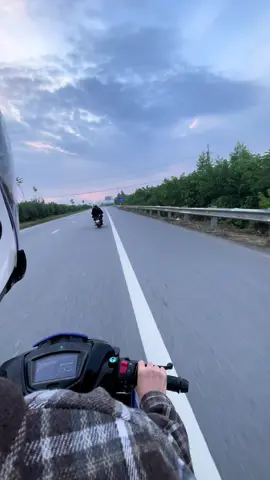 Giờ người nơi đâu eh ơi 😂✈️#xuhuongtiktok #xuhuong 