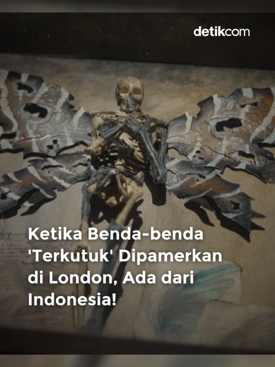 Menjelang perayaan Halloween, London menghadirkan pameran bertajuk “Dark Secrets: The Esoteric Exhibition” yang mengeksplorasi dunia supranatural melalui berbagai artefak antik. Lebih dari 1.000 benda dipamerkan di 27 ruangan. Menariknya, pameran ini juga menampilkan kerangka dari ritual Ma’nene asal Toraja, Indonesia, yang menambah nuansa mistis dalam koleksi tersebut. Pameran yang memadukan unsur sejarah, budaya, dan kepercayaan ini rencananya akan dibuka untuk umum hingga Mei 2026, memberi kesempatan bagi pengunjung untuk menelusuri lebih dalam kisah-kisah gelap di balik berbagai tradisi dan kepercayaan kuno dari seluruh dunia. Baca berita selengkapnya hanya di detik.com! Creator: Ariandi #detikcom #DarkSecretsExhibition #PameranLondon #Halloween2025 #MaNene