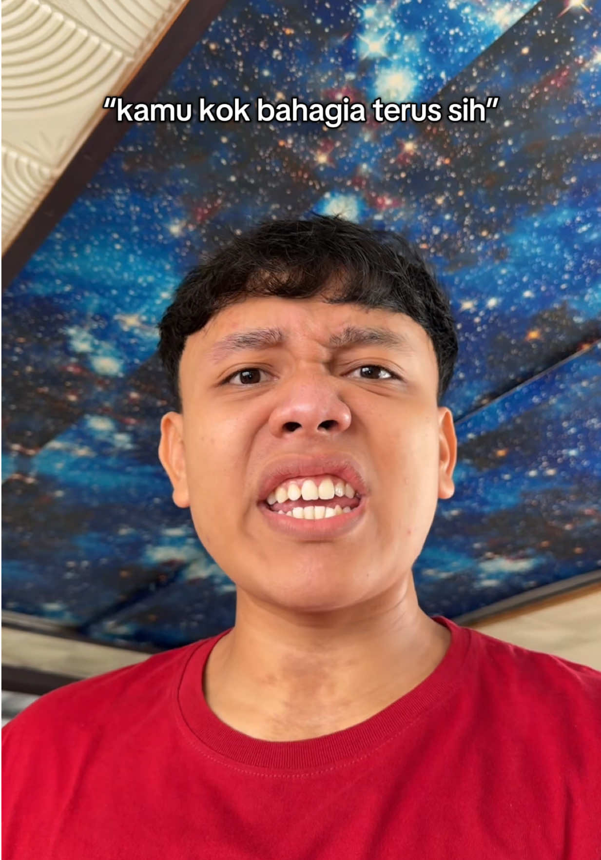 bahagia karena jadi diri sendiri 😘