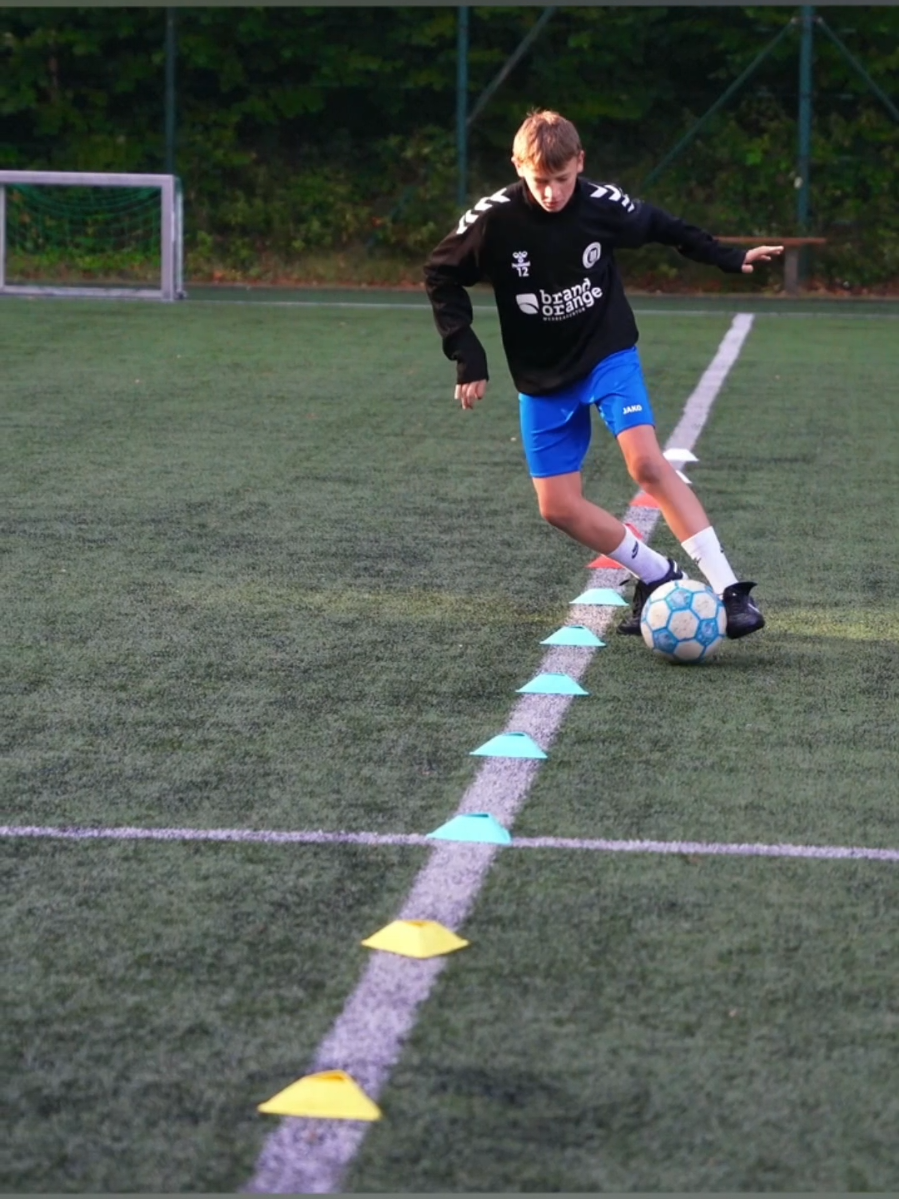 Before working on speed, you need to build a strong base — body posture, ball touch, and control ⚽️ Once those are solid and you train consistently, speed will come naturally 💪 So if you want real progress, start from the foundation 🔥