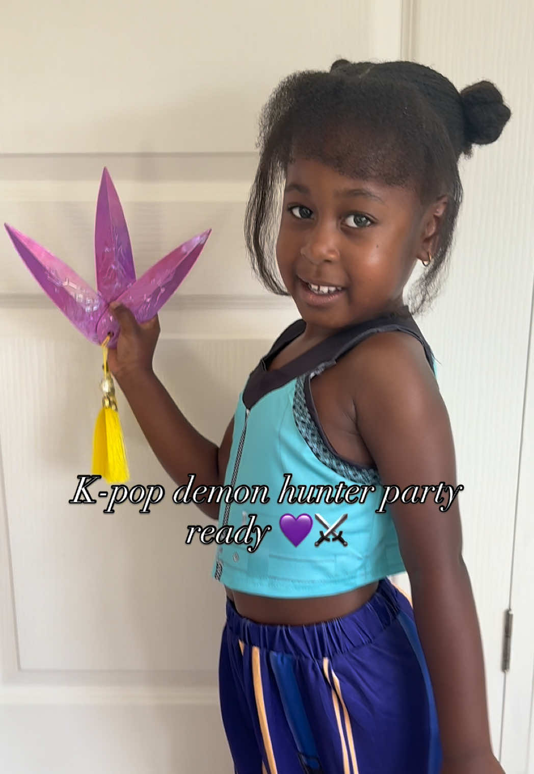 Zoey mode: activated 💜⚔️ #kpopdemonhunters #kidsfancydress #kpop #fyp 