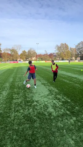 Van aanvallen naar verdedigen #football #france #paris #1vs1  #believe 