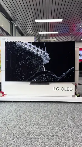 👉 Die Frage ist nur: 77″ oder 83″ – welche Größe wählst du?  ✨ LG OLED G5 – Kunstwerk oder Fernseher? ⠀ 🌈 Der neue OLED evo G5 beeindruckt in 77″ und 83″ mit spektakulärer Helligkeit, präzisem Kontrast und dem edlen „Gallery Design“, das sich nahtlos in jede Wand integriert. ⠀ ℹ️ Mehr Infos unter www.lehmannvision.ch oder über den Link in der Bio! ⠀ #LGOLED #OLEDG5 #TV #Viral #Trend