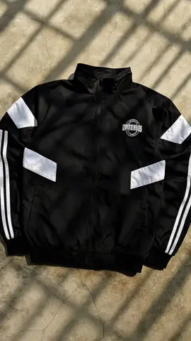 Hemat waktu, hemat uang. Tracksuit ini investasi gaya yang multifungsi. Dari kasual ke keren, cuma butuh satu set. #tracksuit #streetwear #OOTD #tiktokshop #ootdfashion 