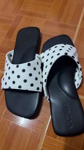 #รองเท้า #รองเท้า#รองเท้าสวมใส่สบาย #รองเท้าสวมพื้นนิ่ม 