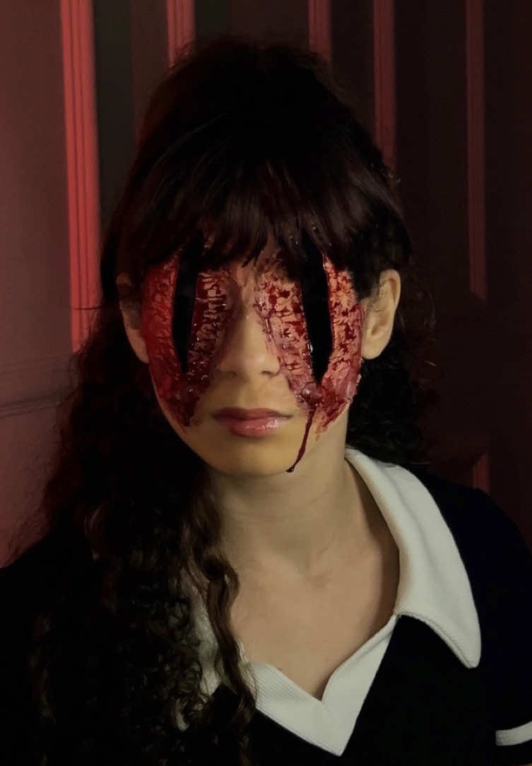 As próteses eu fiz de papel 🧻  Mais tarde vou postar o tutorial pra vocês 🩸🎃👻 #sanguefalso #maquiagem #makeuptutorial #makeup #halloween 