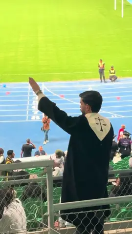 عيشوها بسعادة . التخرج المركزي 