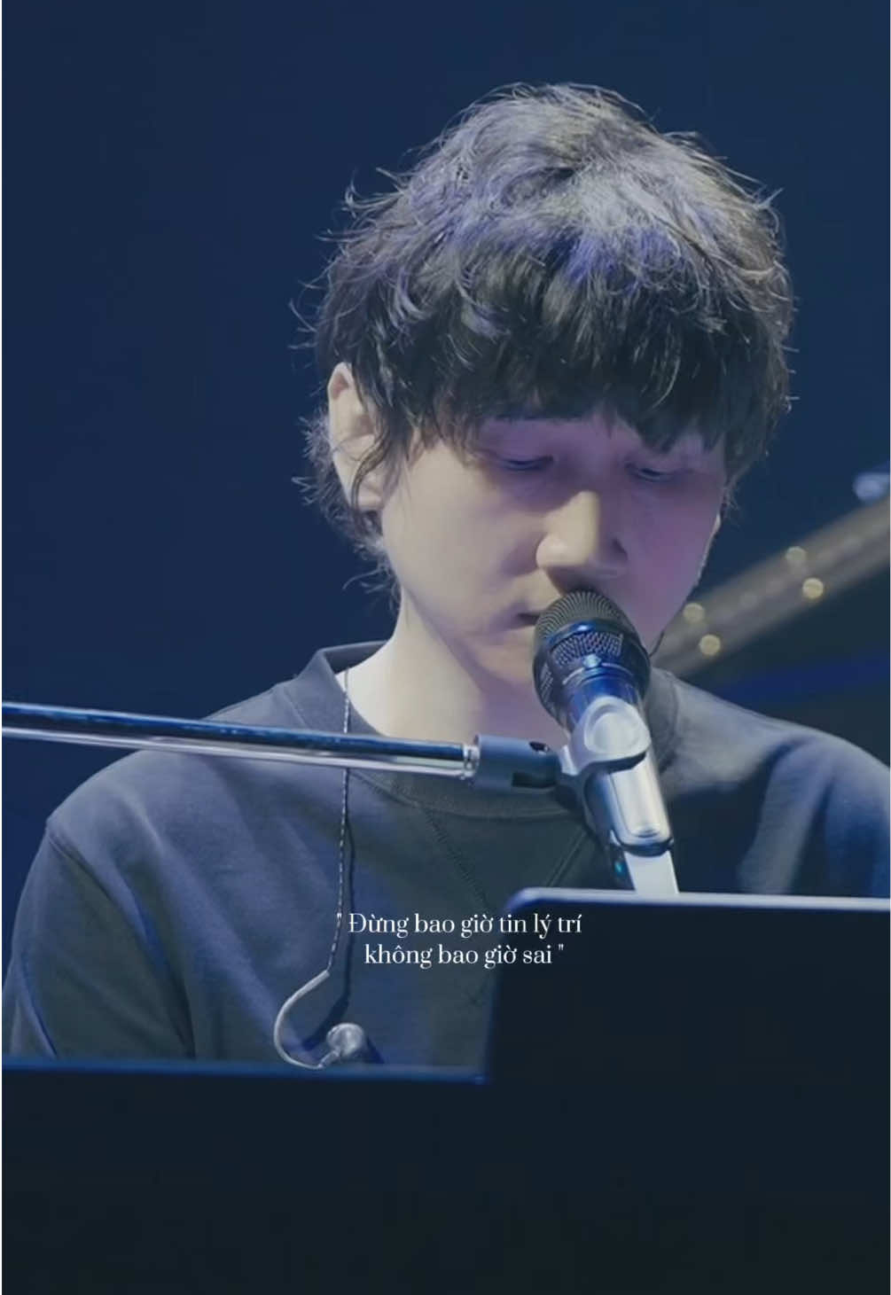 Đừng bao giờ tin lý trí không bao giờ sai. Vì lý trí quá lạnh lùng nên hai ta đôi đường ... #MrSiro #Sirocon #FanconcertMrSiro #NhacMrSiro #anhbuocratumanga 