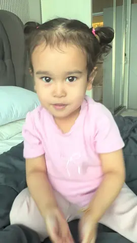 All because mummy got some pimples on her face. Trust me guys, this video goes on for almost 10 minutes 😂 On another note, QUEENDOM should be a word 😎👸🏻