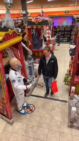 Funny Halloween Scare Pranks 🤣😭 #tiktokhalloweencontest #scareprank #halloweencostume #spirithalloween #jumpscare 