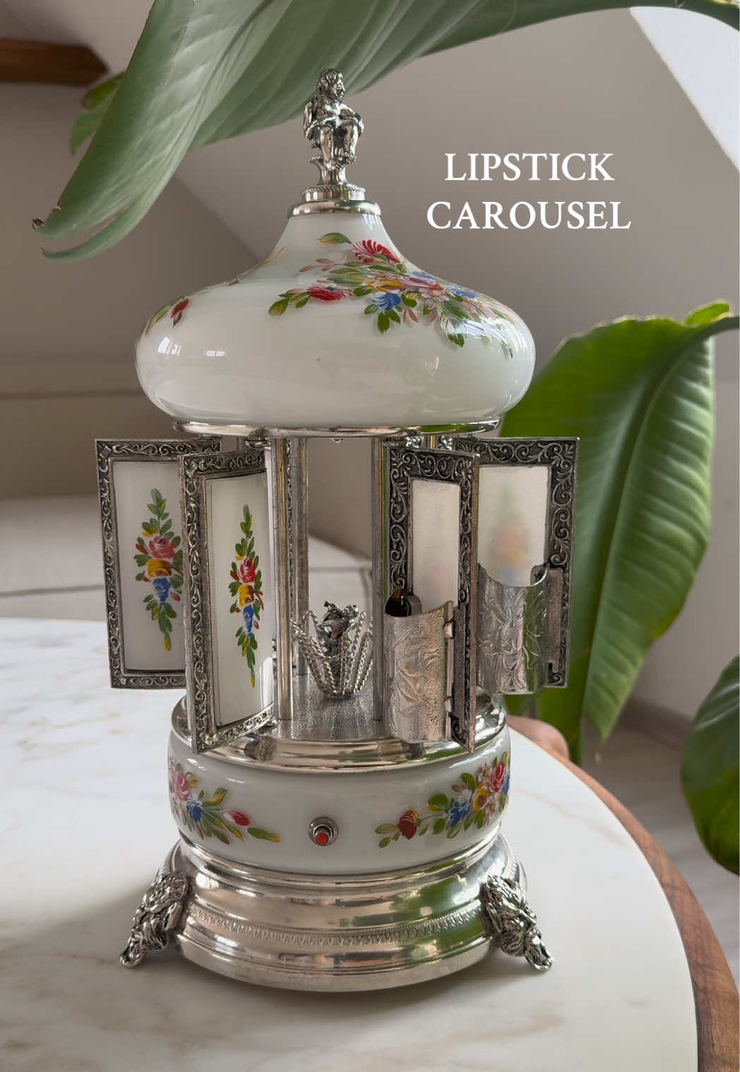 It’s so pretty ✨ #vintage #zigarettenkarussell #lipstickholder #makeup #beauty 