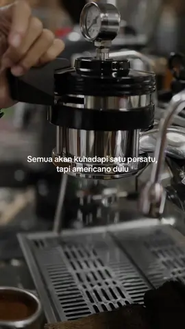 Siap melawan dunia tapi americano terlebih dahulu 🔥 #fyp #barista #americano 