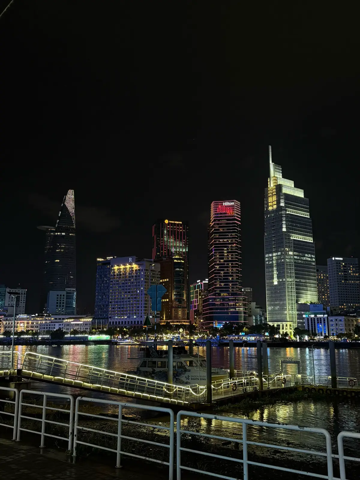 Vi vu Sài Gòn tại Starbucks Thủ Thiêm #fyp #xuhuong #starbucks #caubason #congvienbosongsaigon 