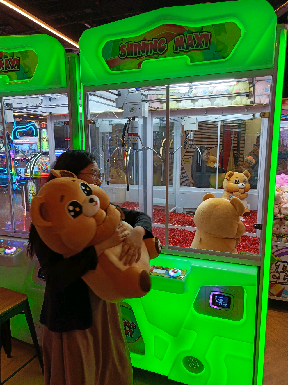 4 taps #timezone #hugsees #clawmachine 