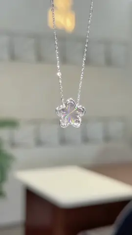 Hãy dịu dàng với chính mình một chút, vì bản thân ta cũng chỉ là đứa trẻ trong vũ trụ này mà thôi. 🌸  #PNJ #PhúQuốc #pnjphuquoc✨ #trangsuc #daychuyen 