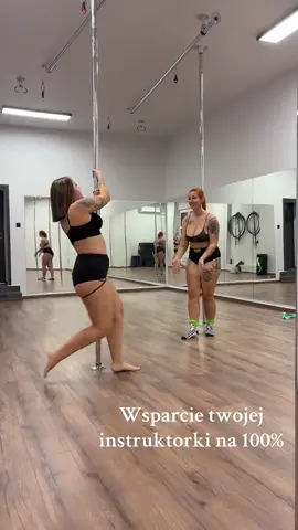 Wsparcie instruktora jest najważniejsze 😂 #zhumorem #poledance #poledancelove #inspiration  @4STARS Dance&Aerial Studio 