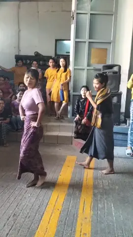 #မြင်ပါများပြီးချစ်ကျွမ်း၀င်အောင်လို့😘😘 