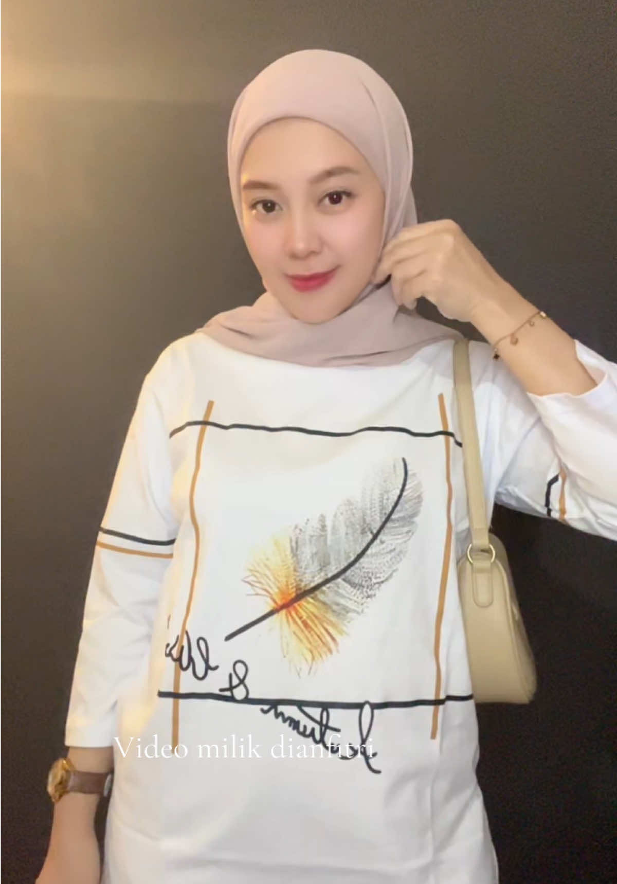 Kaos nya muat sampe bb 90kg #kaoslenganpanjang #kaosoversize #kaosmurah #blousewanita #TikTokLIVE 