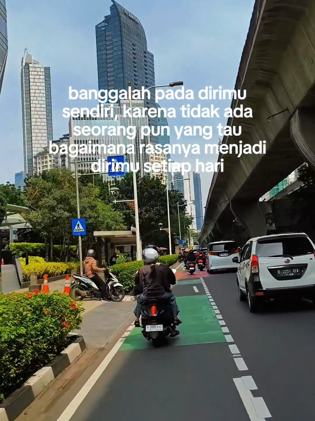 Banggalah pada diri sendiri. suasana sore hari kota jakarta kuningan sampai kota casablanka terpantau tenang tanpa hiruk pikuk kemacetan dan suara klakson, terlihat tenang yaa ..  #jakarta #kuningan #music #fyp #CapCut 