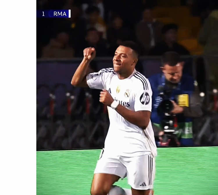 هـاتووو صغير اسبانيا ؟!! لا أطيق الانتظار 🤌🏻🔥🤷‍♂️🤍🥶 . . . #ريال_مدريد_عشق_لا_ينتهي🤍 #تيم_تناكر💎 #fyp #درافن⚜️ #capcut_edit 