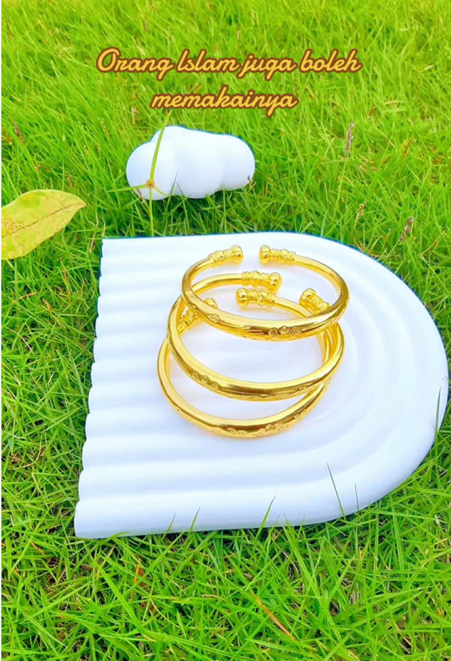 Jika anda berasa hidup dan kerja tidak begitu lancar, boleh cuba rantai tangan bertuah yang saya kongsikan ini. Ia dibuat secara tangan, beratnya 40 gram. Pakai setiap hari selama seminggu, kesannya sangat baik. #TikTok #Emas #RantaiTangan #Bertuah #Wanita