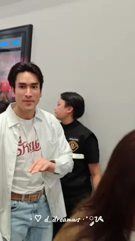 ณเดชใกล้มาก จน...ทำอะไรไม่ถูก หลังจากนั้นชั้นเรียนทุกคน 🥰🤣 #kugimiyas #kajbhunditt #friendpeerakrit #denisjellilcha 