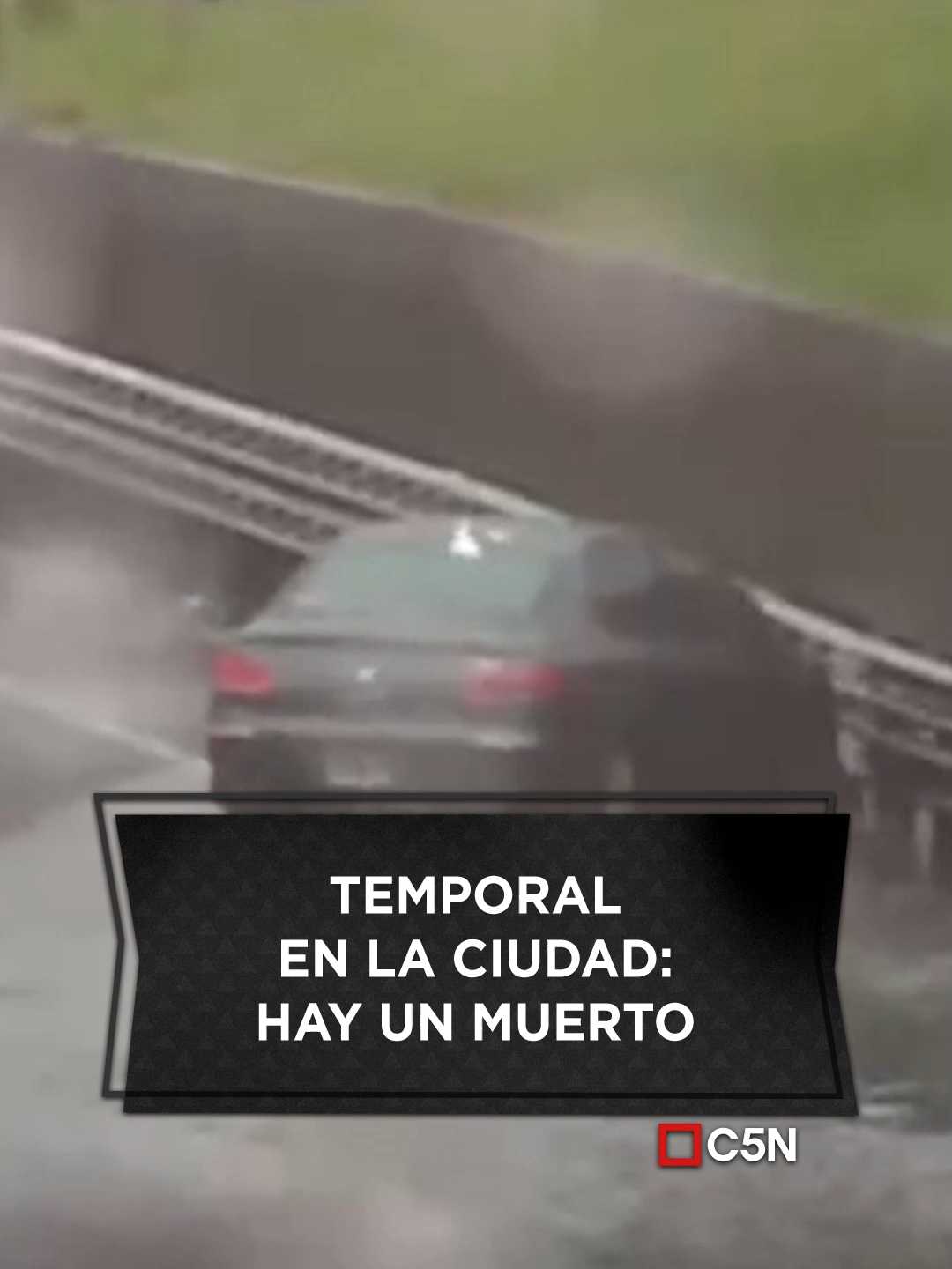 TEMPORAL EN LA CIUDAD: HAY UN MUERTO Se descompensó un taxista de 60 años y falleció en medio de las inundaciones. Ocurrió en General Paz y Varela, mano al Río de la Plata. | #C5N