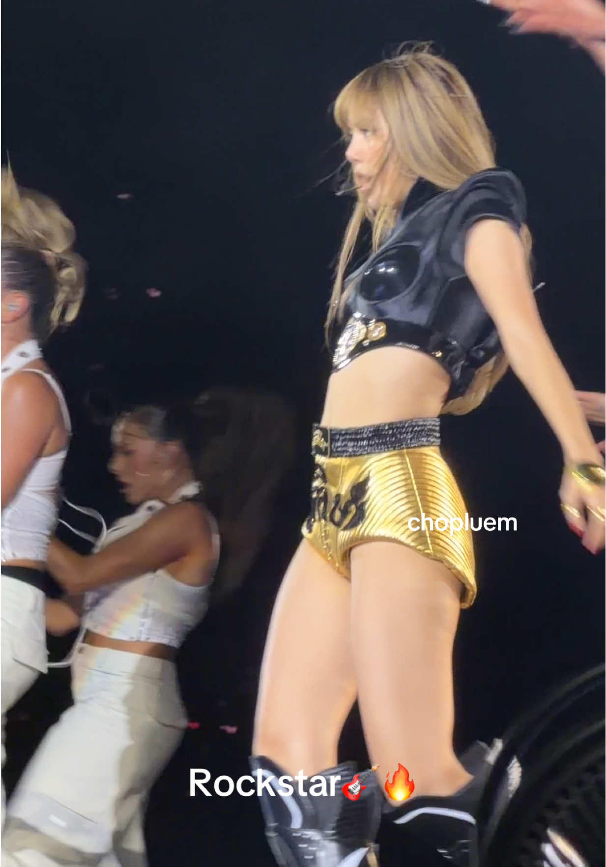 #lisa She ATEEE!!!!🔥😮‍💨 