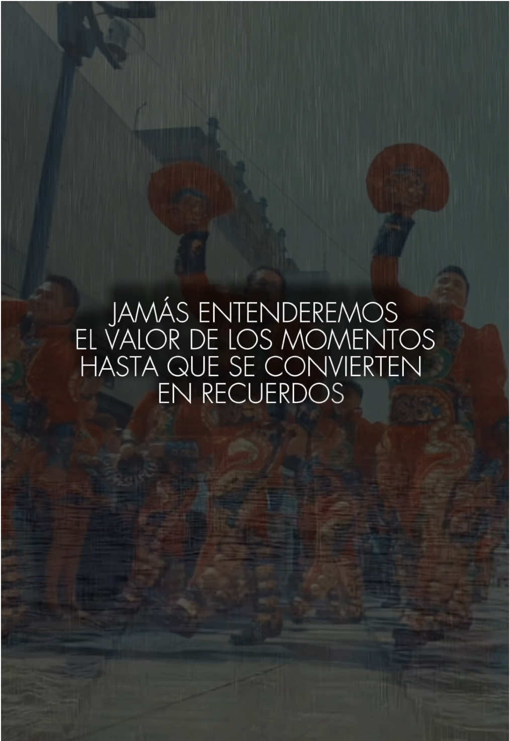 Jamás entenderemos el valor de los momentos hasta que se convierten en recuerdos … ✨ 