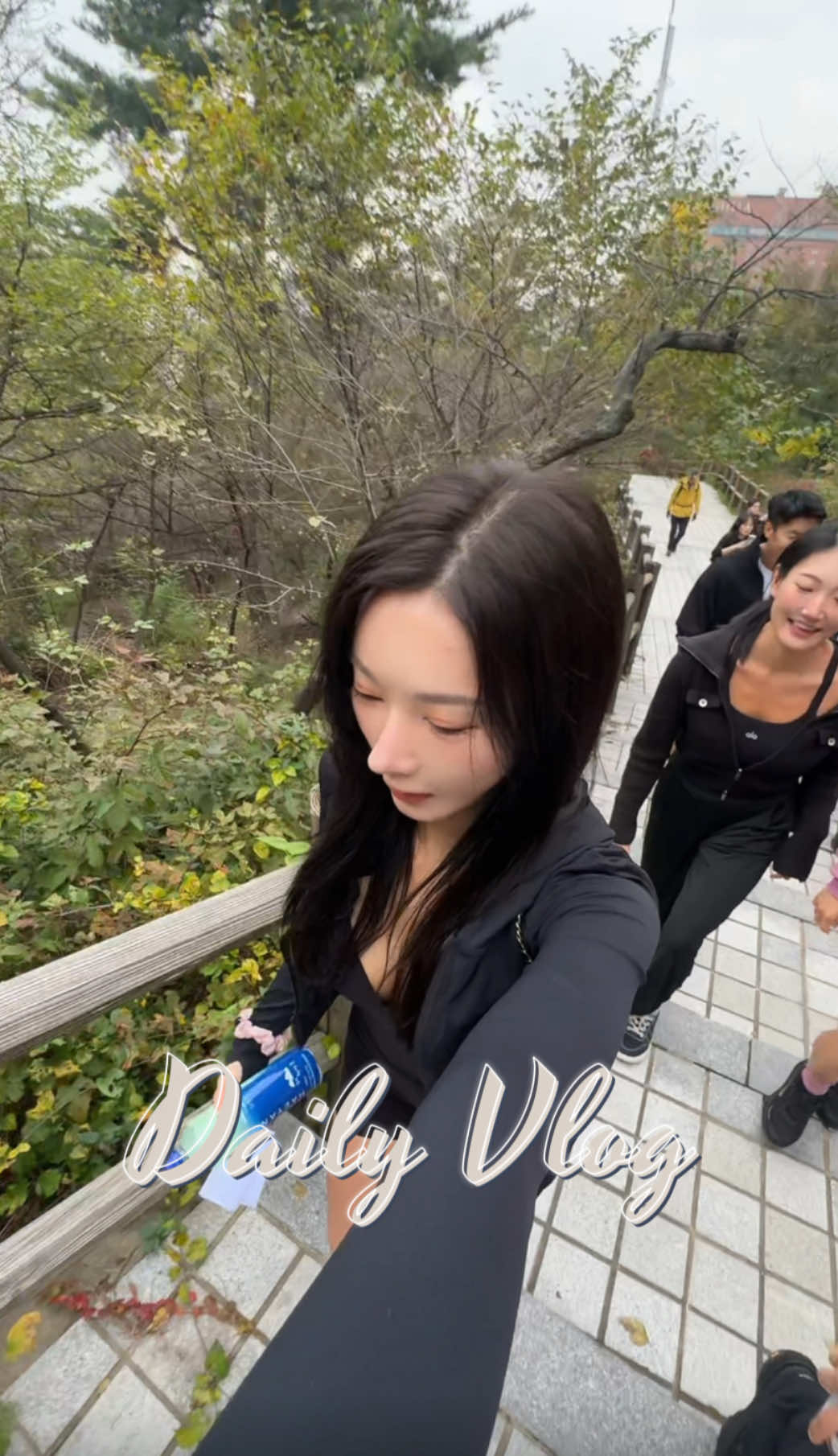 이거하고 오늘 지쳤어… 누워있슈다ㅡ🌿 Walk. Laugh. Heal. 👟 Cute ALO pink sneakers  귀여운 ALO 핑크 운동화, 💗 ----------------- 🌿 브이로그 콕콕 영어  🚶‍♀️ go for a walk — 산책하다 👣 step by step — 한 걸음 한 걸음 🔥 my legs were burning — 다리가 타는 듯 아프다 🏞️ reach the top — 정상에 오르다 🌸 slow down and enjoy the moment — 천천히 걸으며 순간을 즐기다 💯 10,000 steps — 만보 💭 enjoy the moment — 지금 이 순간을 즐기다 😮‍💨 feel exhausted — 완전히 지치다 🛏️ crash into bed / pass out — 쓰러지듯 잠들다 🔖  #영어브이로그 #브이로그 #러닝 #영어일기 #생활영어          