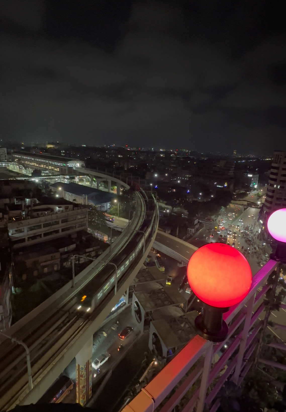 ঢাকার ব্যস্ততম ফার্মগেট এলাকার সন্ধ্যার দৃশ্য #dhakacity #Dhaka #foryou #foryoupage @Saiful Raju 