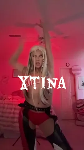 XTINA IS HERE #christinaaguilera #halloweencostume 