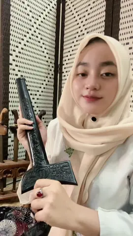 Pusaka omyang jimbe, pusaka yang tak semua orang sanggup miliki. #pusaka #omyangjimbe #pusakaindonesia #leluhur #budayajawa 