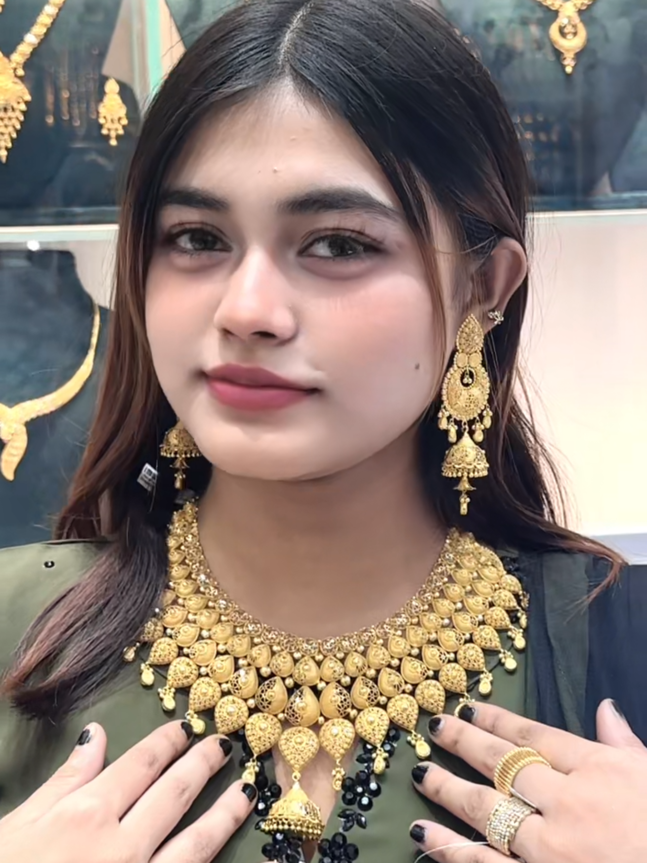 পরীমনি আপুর ভাইরাল সেট খুঁজে পেলাম 🥹@Diamond Gallery & Gold shop e #tiktok #fyp #foryou #trending 