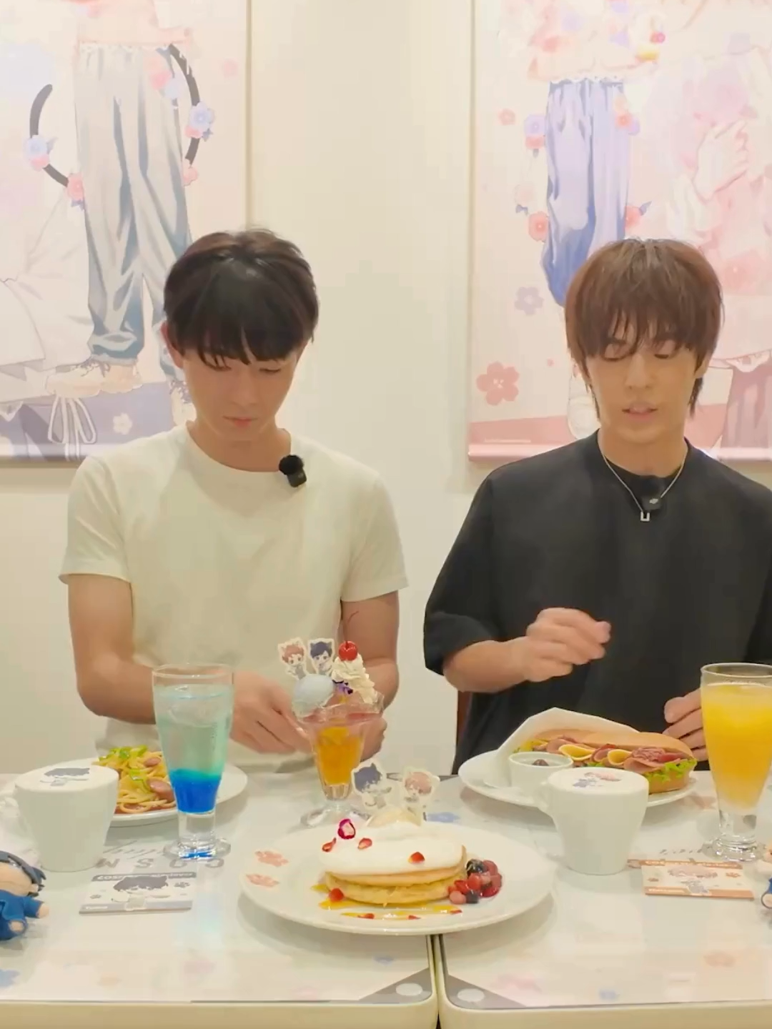 🦢コラボカフェ𝕣𝕖𝕡𝕠𝕣𝕥🦢 大盛況のうちに幕を閉じたコラボカフェに 奥野さんと豊田さんもGO！ そのときの様子を数回にわけてお届けします💌 まずは、かんぱ～い🍹🥤 ˗ˋˏ ✨#ドラマコスラバ Season2 𝟚𝟘𝟚𝟞年𝟙月放送・配信開始予定✨ˎˊ˗ #奥野壮 #豊田裕大