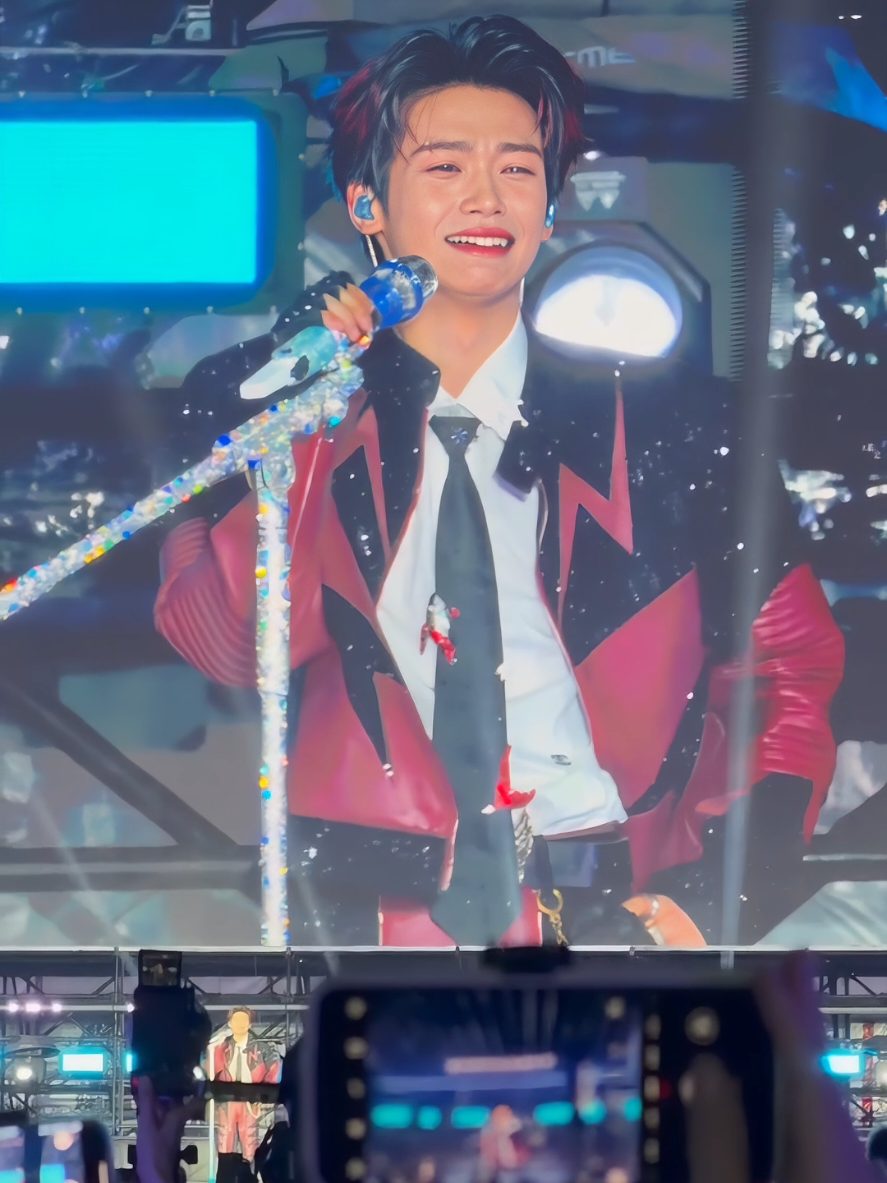 10.25 | Funny and cute moment 🤭🤣😘🥰💙🫶🏻 #ziyu #ziyumusicfestival #ganzhoumusicfestival #我是梓瑜 #lp99 